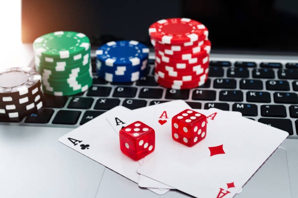 000bet মোবাইল অ্যাপ ইন্টারফেস যা ব্ল্যাকজ্যাক এবং ক্রিকেট বেটিং দেখায়